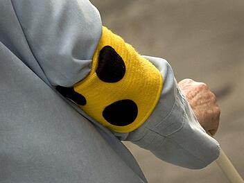 Am Samstag verletzte ein Autofahrer in Nordrhein-Westfalen eine Blinde mit seinem Wagen und fl&uuml;chtete danach. Symbolfoto: Arno Burgi/dpa-Zentralbild/dpa