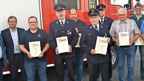 Ehrungen gab es auch f&uuml;r langj&auml;hrige Treue zur Feuerwehr Rothenkirchen. Mit im Bild von links: Mario M&uuml;ller, Gerhard L&ouml;ffler, Klaus Dressel und Matthias Raab (F&uuml;nfter von rechts).