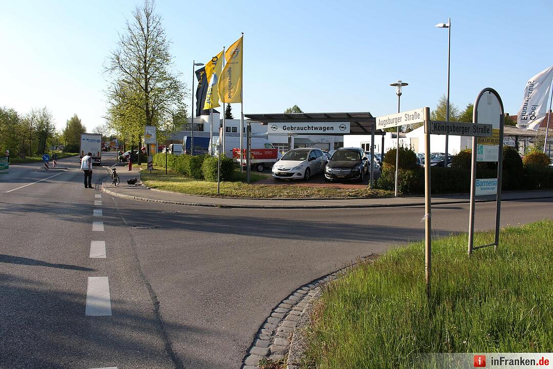 E-Bike-Fahrerin stößt in Dinkelsbühl mit Lkw zusammen