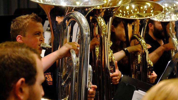 Die Tuba gehört zur Besetzung der Brass-Band. Foto: Gerd Schaar