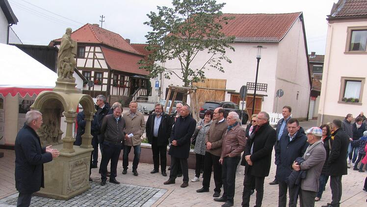 Beim zweiten Allianz-Tag der Kommunalen Allianz Fränkisches Saaletal stellte der Oberthulbaer Bürgermeister Gotthard Schlereth (links) Anfang Oktober den Bürgermeistern der anderen Allianz-Kommunen seine Gemeinde vor. Foto: Archiv/Hilmar Ruppert