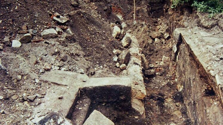 In den 80er Jahren wurde die Mikwe  auf dem ehemaligen       Synagogengel&auml;nde ausgegraben. Foto: Stadtarchiv