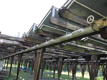 Die Solaranlage zur Erwärmung des Badewassers im Freibad ist annähernd 40 Jahre alt und nimmt merklich an Leistung ab. Wie das Bad künftig am besten energetisch versorgt werden kann, beschäftigt den Stadtsteinacher Stadtrat schon ein ganzes Jahr. Foto: Klaus Klaschka