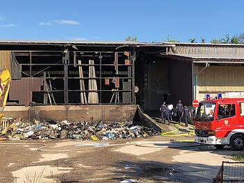 In Gosberg (Landkreis Forchheim) brannte am Mittwoch vor Fronleichnam eine Halle.  Foto: News5/Merzbach