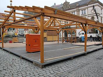 Der Aufbau f&uuml;r das Kulmbacher Wintedorf l&auml;uft auf Hochtouren.Foto: Stefanie Gleixner