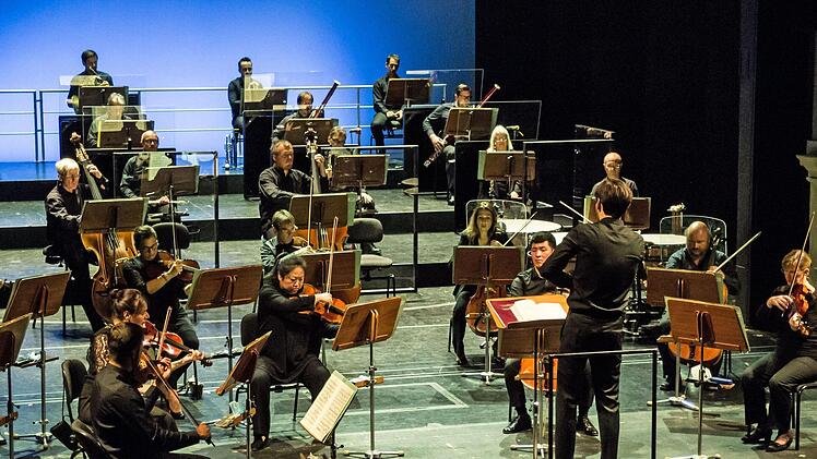 Impressionen vom Auftakt der Konzert-Saison im Landestheater Coburg. Das Philharmonische Orchester spielte unter Leitung von Johannes Braun.Foto: Jochen Berger