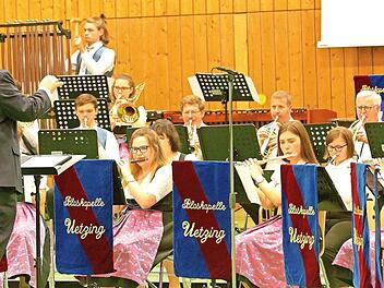 Beim Jubiläumskonzert konnte man den Uetzinger Musikern die Freude am Musizieren anmerken.
