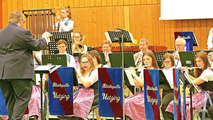 Beim Jubiläumskonzert konnte man den Uetzinger Musikern die Freude am Musizieren anmerken.