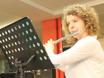 Josephina Sommer spielt Flöte. Fotos: fra-press