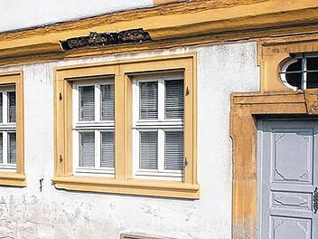 Putz besch&auml;digt