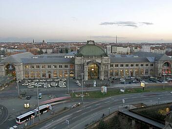Ein Fußballfan hat am Dienstagabend in einem Fastfoodladen randaliert. Foto: Archiv/Daniel Karmann, dpa