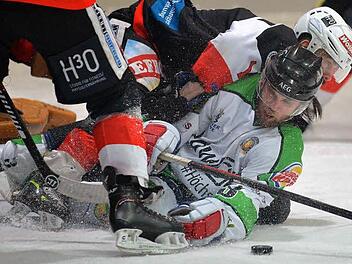 Beim Gastspiel in Memmingen ließen die Alligators um Richard Stütz (grünes Trikot) zu viele Chancen ungenutzt und wurden in der Overtime niedergerungen. Foto: Picturedreams