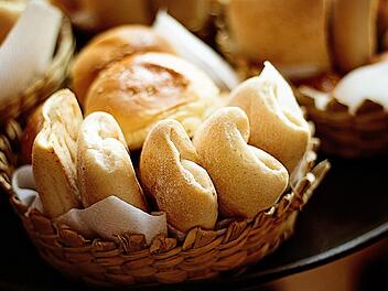 Viele Bäckereien in Roth bieten ein Frühstück an, vielleicht schaust du dafür mal vorbei.