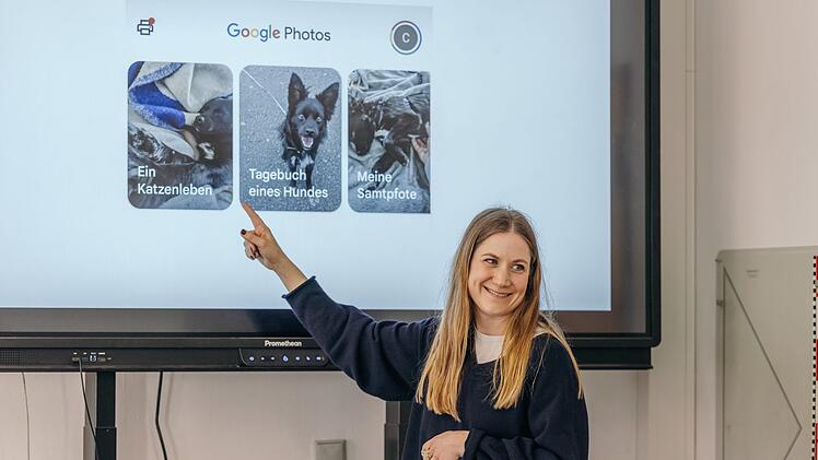 Auch Charlotte arbeitet ehrenamtlich bei "Life Teachers" und m&ouml;chte den jungen Menschen beibringen, wie die KI tickt.