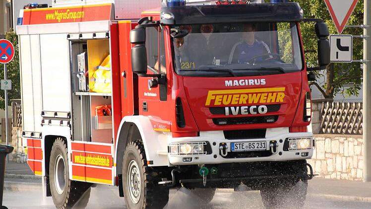 So sieht es aus, wenn das neue TLF 4000 einen Flächenbrand bekämpft. Foto: Matthias Einwag