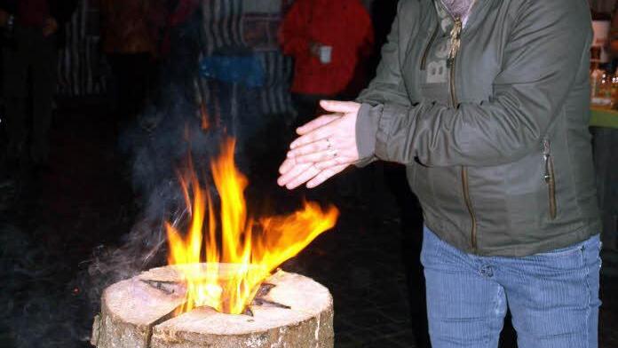 Schön warm - Kerstin Ströhlein wärmt sich auf.