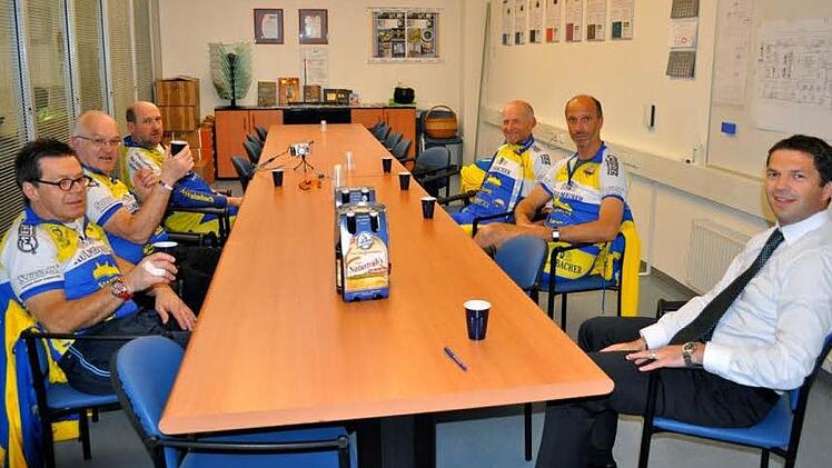 Tourbesprechung bei der Reifenfirma Sava; rechts: Geschäftsführer Tomaz Bercec.