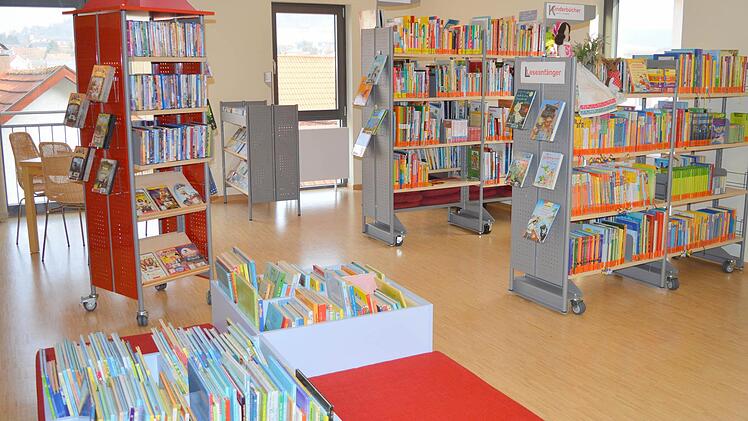 Blick in einen Teilbereich der Gemeindeb&uuml;cherei, der sich an junge Leser richtet. Foto: Arthur Stollberger
