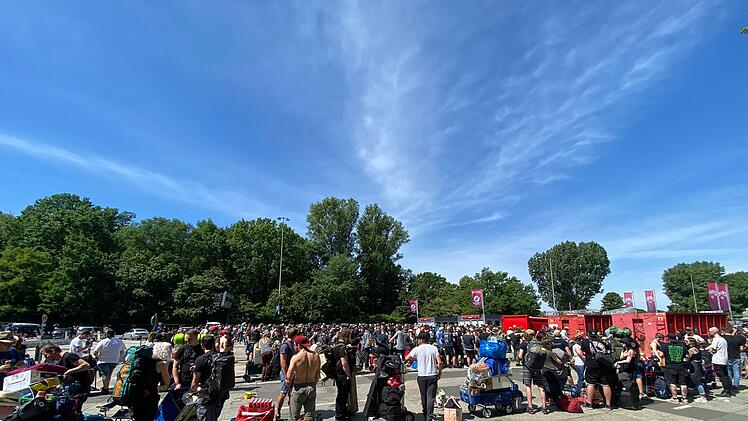 Anreise der Festival-Besucher von "Rock im Park"