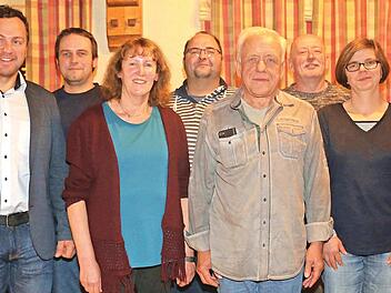 Das Vorstandsteam der Wanderfreunde wurde für die nächsten drei Jahre gewählt (v.l.): Stefan Groh, Bürgermeister Mario Schönwald, Johannes Dinkel, Sieglinde Bürckmann, Tobias Krappmann, Ulrich Gehringer, Heinrich Gehr, Sandra Dinkel, Christina Grü...