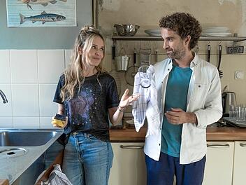 Verliebt, verlobt, verheiratet - und glücklich geschieden, oder? Miriam (Stefanie Stappenbeck) und Markus (Oliver Wnuk) tauschen sich, schon wegen der Kinder, regelmäßig aus.