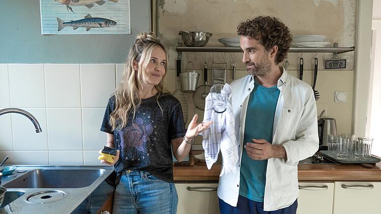 Verliebt, verlobt, verheiratet - und glücklich geschieden, oder? Miriam (Stefanie Stappenbeck) und Markus (Oliver Wnuk) tauschen sich, schon wegen der Kinder, regelmäßig aus.