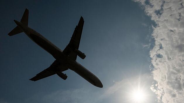 Rekord-Reiselust: Verkehrsclub fordert "Investitionen in die Schiene statt Steuergeschenke fürs Fliegen"