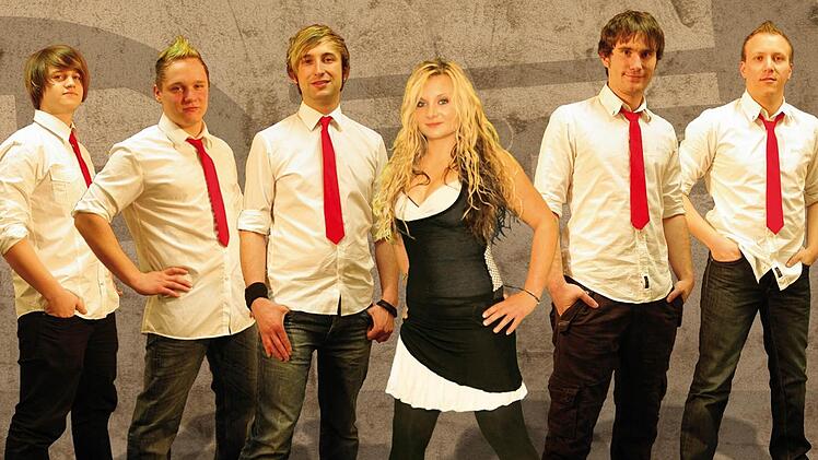 Die Rockband Dorrest  mit Thomas Feilner (Gitarre, Keyboard), Andre Kraus (Gitarre), Christian Ruppert (Gesang), Michelle Kraus (Gesang), Daniel Gleich (Bass) und Bastian Roth (Schlagzeug) verabschiedet sich am Samstag heute mit einem letzten Auftritt von der Bühne. Foto:  privatam S