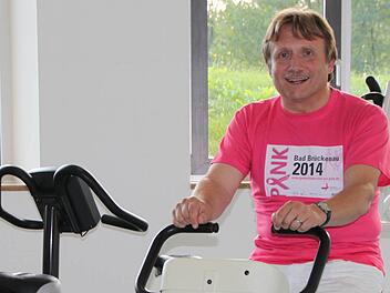 Training für den Pinklauf? Bisher hat Prof. Dirk Engehausen, Chefarzt der Sinntalklinik Bad Brückenau, noch nicht seine Joggingschuhe geschnürt. Foto: Ulrike Müller