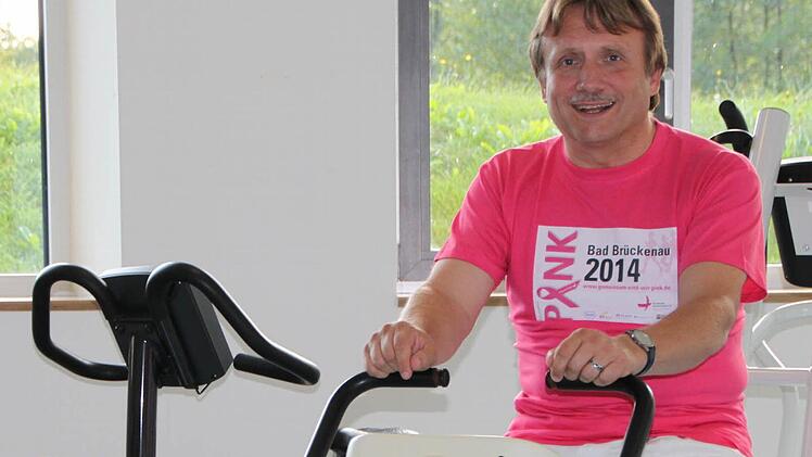 Training für den Pinklauf? Bisher hat Prof. Dirk Engehausen, Chefarzt der Sinntalklinik Bad Brückenau, noch nicht seine Joggingschuhe geschnürt. Foto: Ulrike Müller