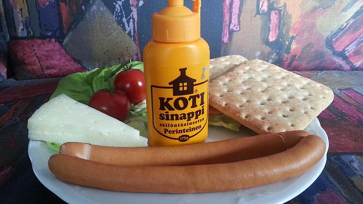 Sinappi aus Suomi ist süß und schmeckt auch zu Wienerla.  Foto: Sabine Christofzik