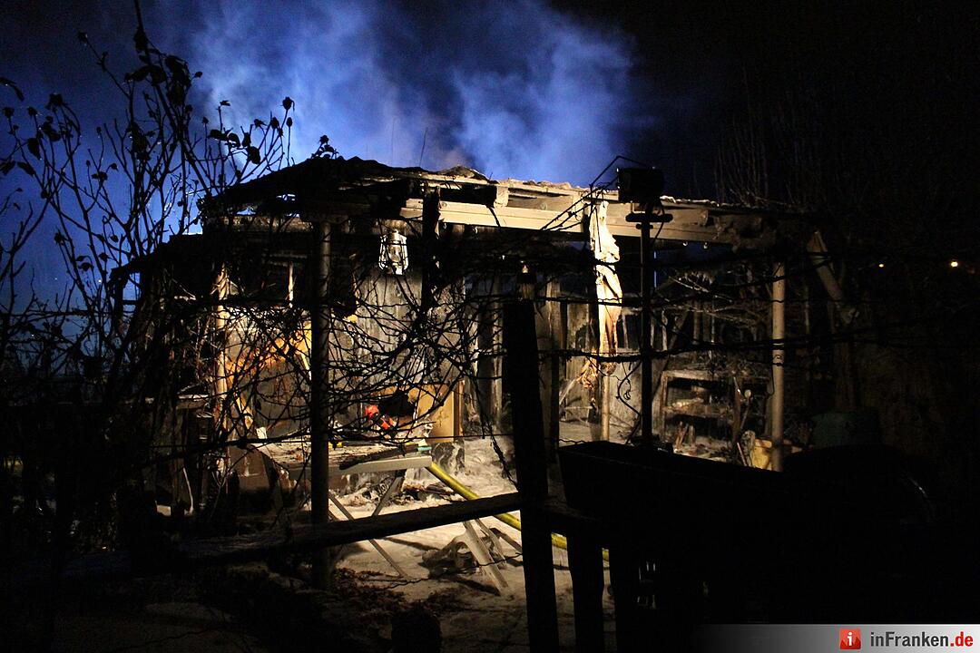 Zwei Gartenhäuser brennen in Bayreuth nieder