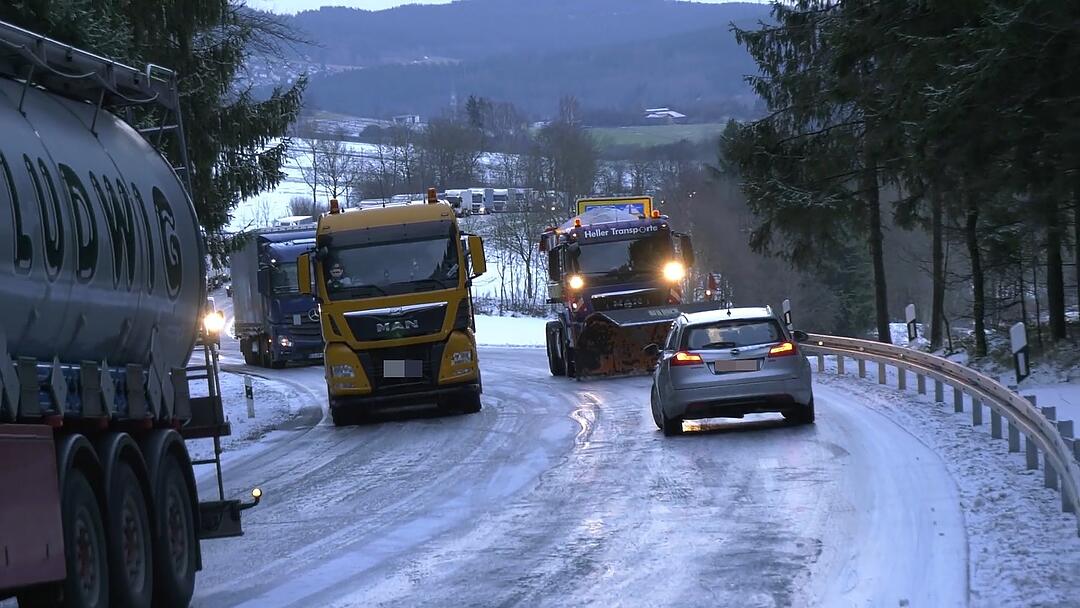Wintereinbruch in Franken: Blitzeis und Schnee