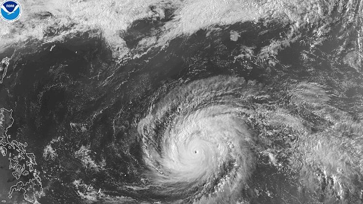 Supertaifun &laquo;Sinlaku&raquo;