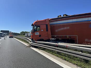 Vollsperrung der A3 nach Lkw-Unfall im Kreis N&uuml;rnberger Land