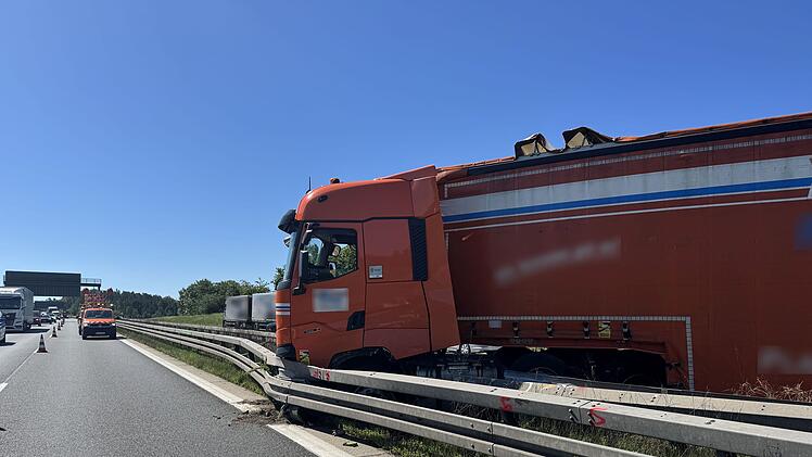 Vollsperrung der A3 nach Lkw-Unfall im Kreis N&uuml;rnberger Land