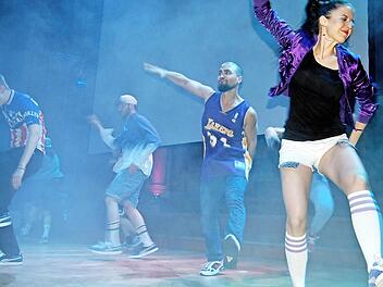 Ausdrucksstark: Die Hip-Hop-Gruppe "Team Recycled" im Regentenbau  Fotos: Sigismund von Dobschütz