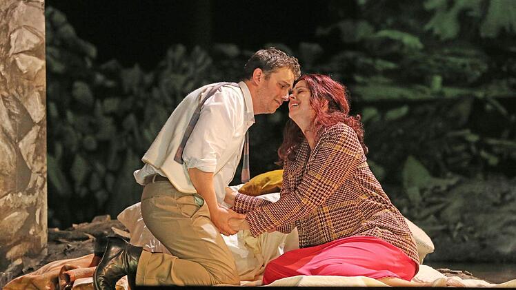 Szene aus der Neuinszenierung von "La Bohème" am Landestheater CoburgFoto: Henning Rosenbusch