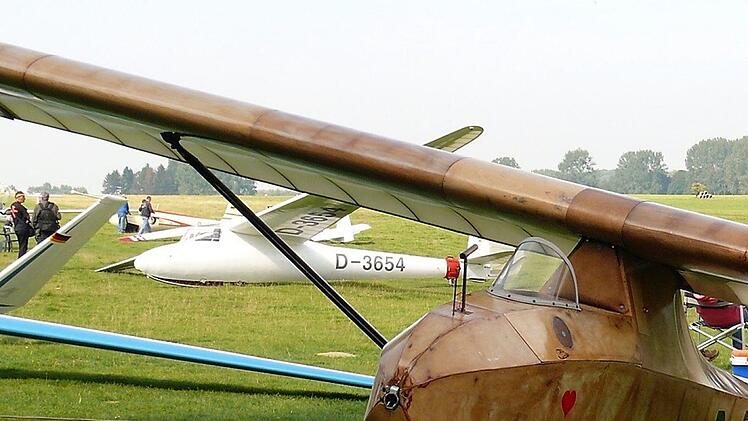 Von den fliegenden Denkm&auml;lern in Deutschland werden beim Tag des offenen Denkmals am 9. September einige in der Luft zu sehen sein. Treffpunkt f&uuml;r Segelflug-Fans ist die Wasserkuppe bei Gersfeld. Foto: Bernd Vogt