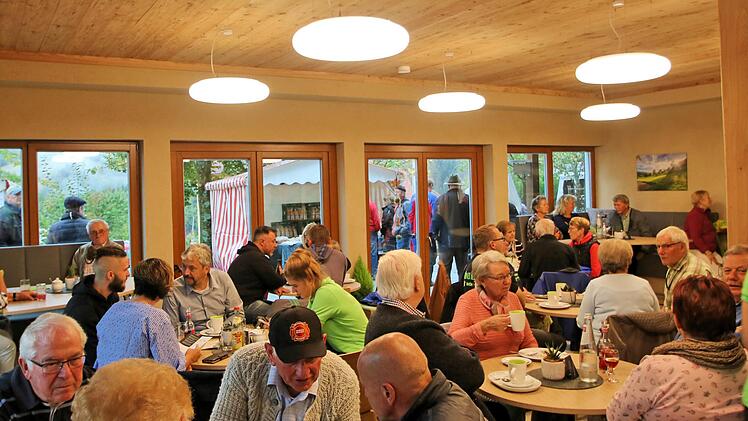 Das Café im Haus der Schwarzen Berge wurde neu gestaltet und lädt zum Verweilen ein. Foto: Dieter Britz