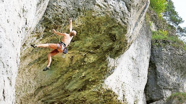 Tausende Routen bieten sich in der Fränkischen Schweiz den Kletterern. Aber auch beim Wandern kann man sich schnell den Fuß verknacksen.