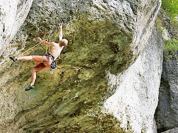 Tausende Routen bieten sich in der Fränkischen Schweiz den Kletterern. Aber auch beim Wandern kann man sich schnell den Fuß verknacksen.