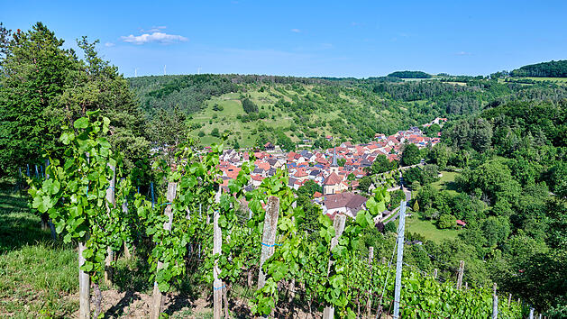 Sulzthal liegt im unterfränkischen Landkreis Bad Kissingen in einem idyllischen Seitental der Fränkischen Saale.
