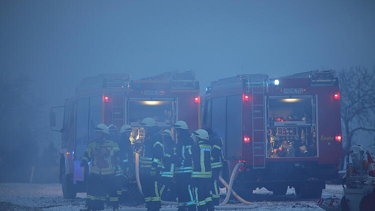 Stall in Flammen: Stallbrand sorgt f&uuml;r Gro&szlig;aufgebot an Einsatzkr&auml;ften