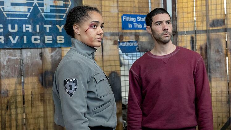 Sicherheits-Beamtin Amber (Izuka Hoyle) und Kronzeuge Tibor (Tahar Rahim) fliehen durch England. Dabei sind m&auml;chtige Gegner - aufseiten des Verbrechens und des Staates - hinter ihnen her.