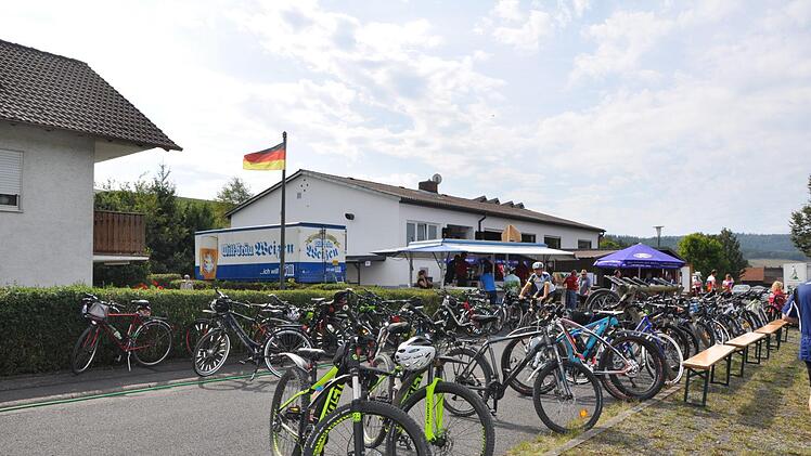 Impressionen von  der Abschlussveranstaltung des diesjährigen "Hessisch-Bayerischen Rad-Vierers" in Kothen. Foto: Petra Heurich