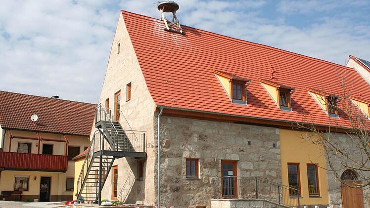 Dass der Schulbauernhof einst ein landwirtschaftliches Anwesen war, ist auch nach dem Umbau noch zu sehen.