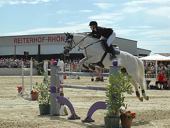 Klasse Wetter, klasse Leistungen: Viele Zuschauer honorierten auf dem Reiterhof Rhön die Leistungen von Pferd und Reiter. Fotos: Sebastian Schmitt