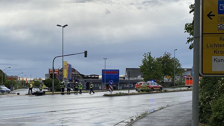 Motorradfahrer stürzt und wird schwer verletzt