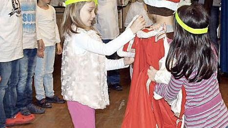 Nun lacht auch der Osterhase wieder, er kann als "Weihnachtshase" helfen. Foto: Susanne Deuerling